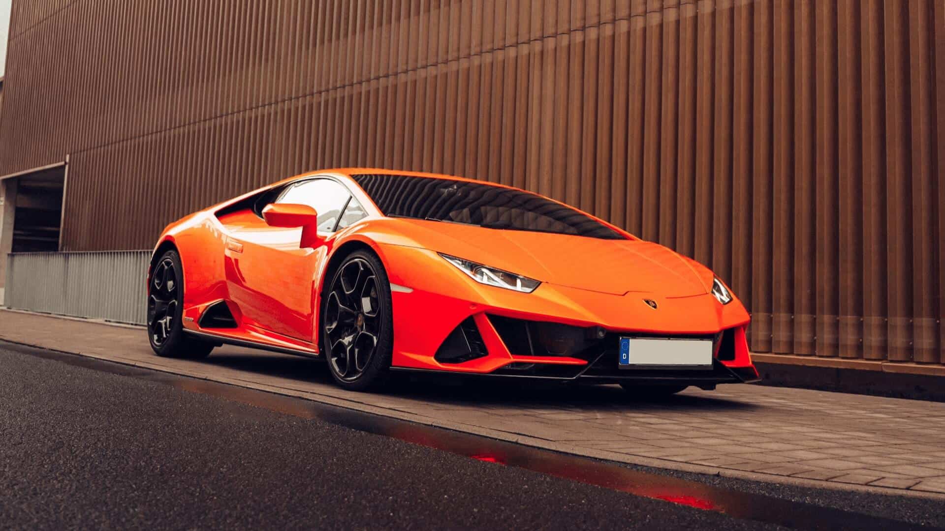 Rent a Lamborghini Huracán Evo in Frankfurt (Main)