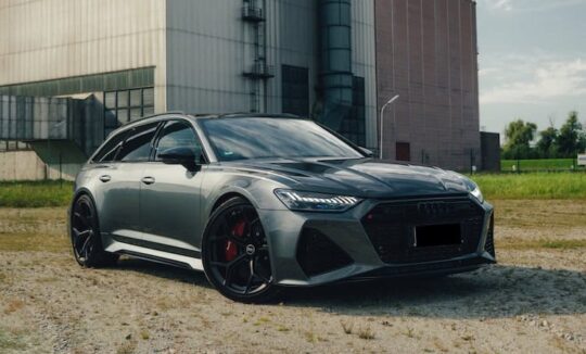 Rent Audi RS6 Performance in Passau 5