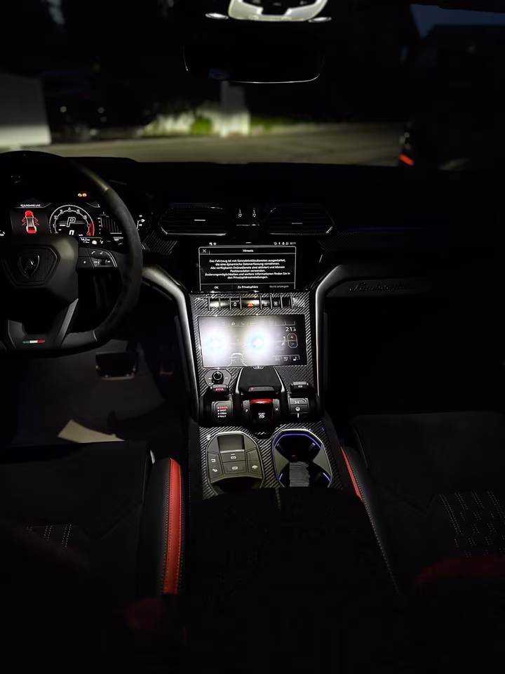 Lamborghini Urus inside