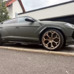 Lamborghini Urus side