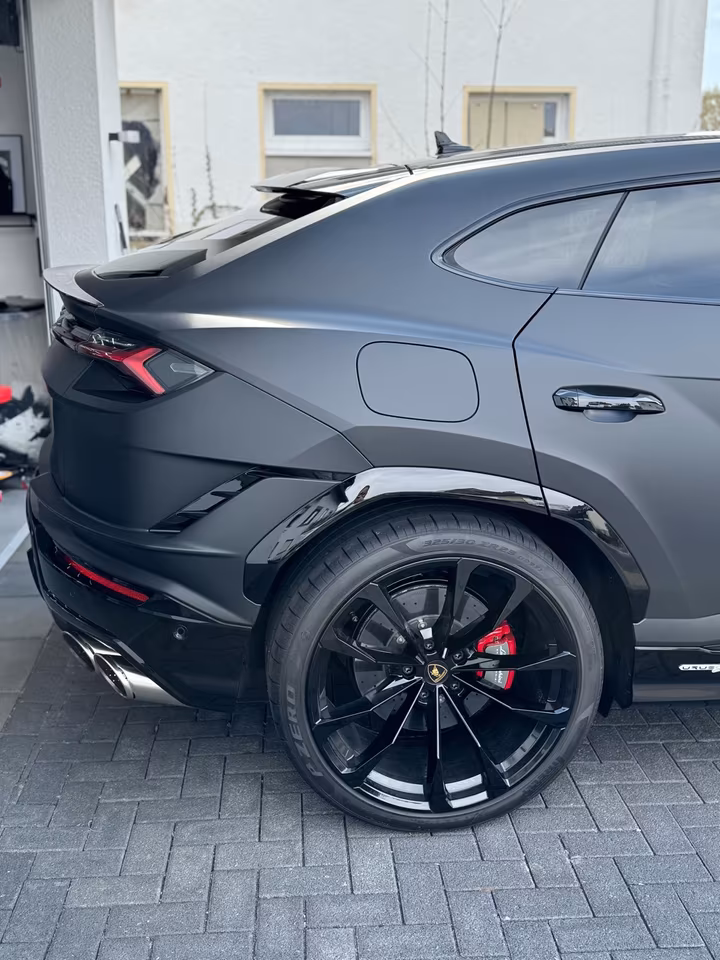 Lamborghini Urus S back
