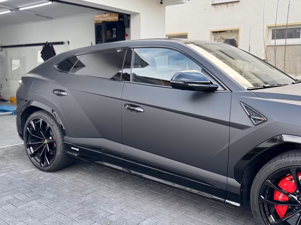 Lamborghini Urus S right