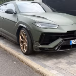 Lamborghini Urus right