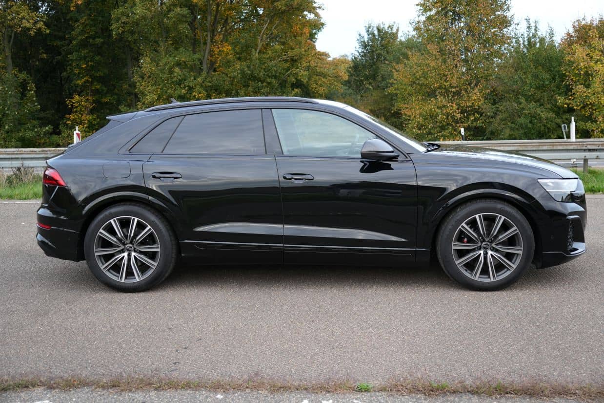 Audi SQ8 side