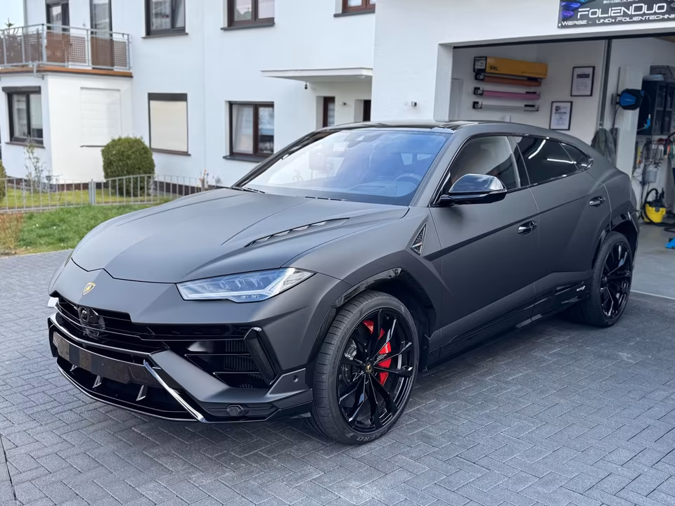 Lamborghini Urus S left