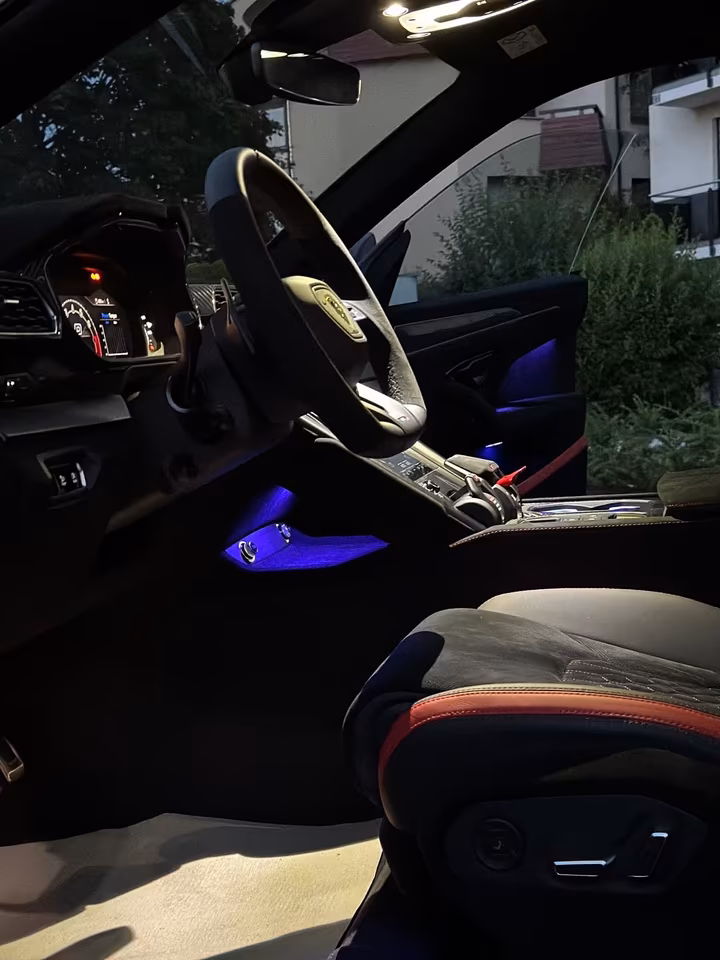 Lamborghini Urus inside