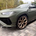 Lamborghini Urus left