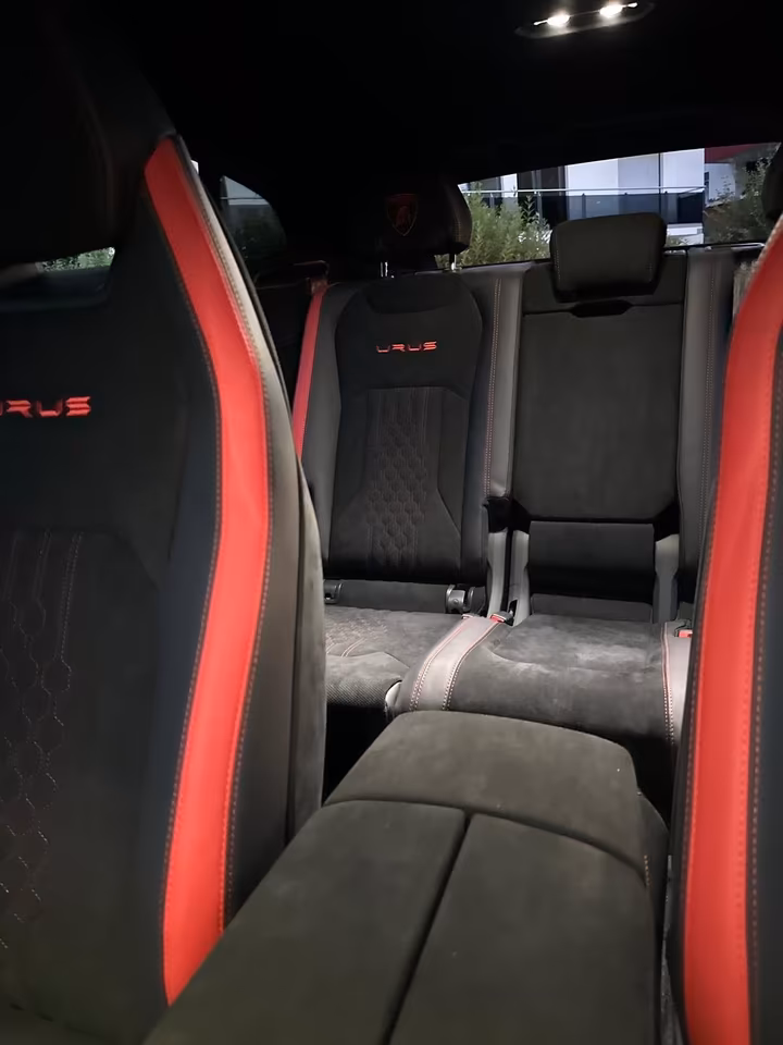 Lamborghini Urus inside