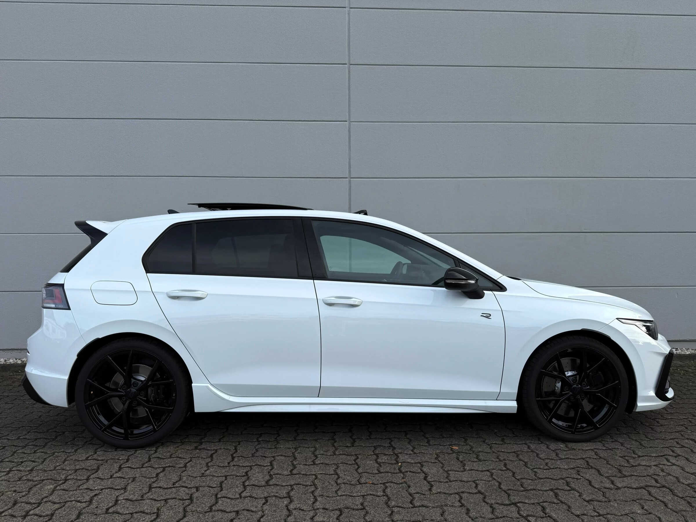 Golf 8 R side