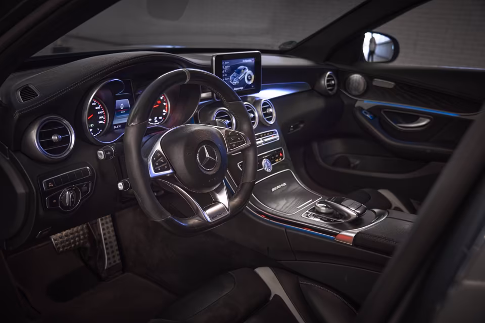 Mercedes C63s AMG inside