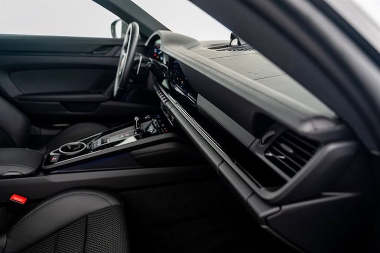 Porsche 992 rent in Hannover inside