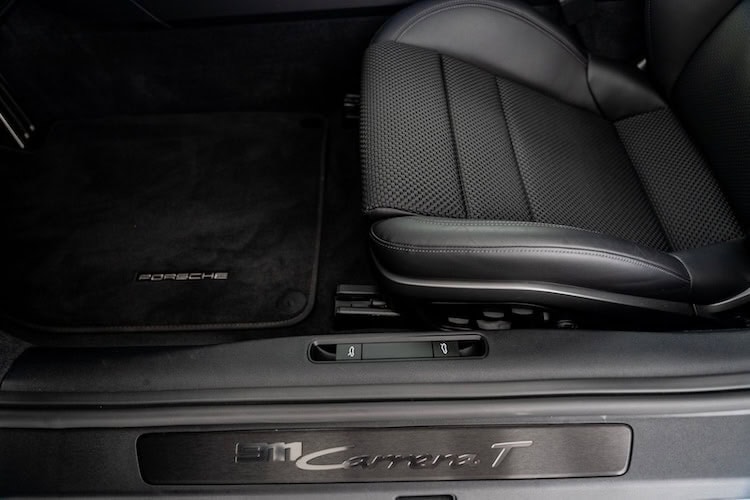 Porsche 992 rent in Hannover inside