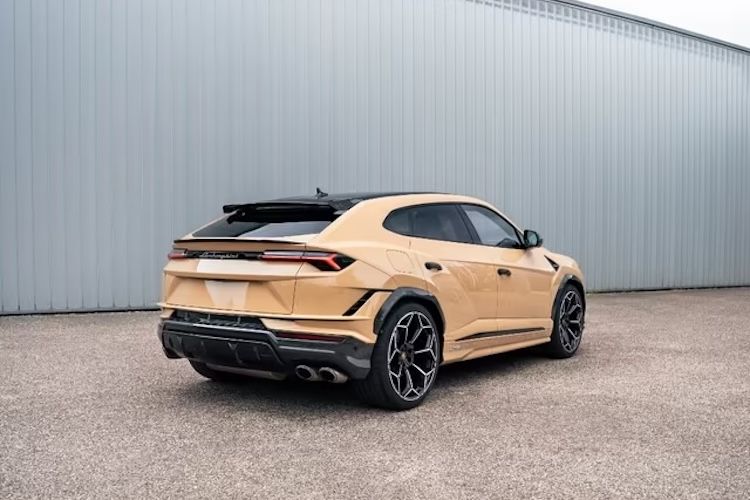 Rent Lamborghini Urus Performante in Stuttgart back