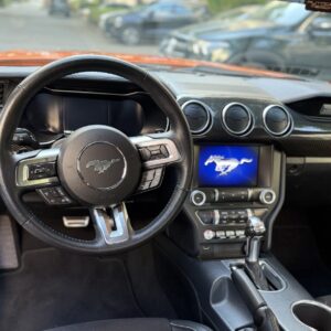 Ford Mustang GT Coupé V8 inside