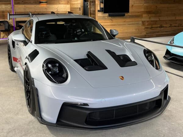 Rent Porsche 992 GT3 RS in Rosenheim front right