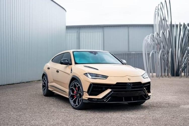 Rent Lamborghini Urus Performante in Stuttgart front left