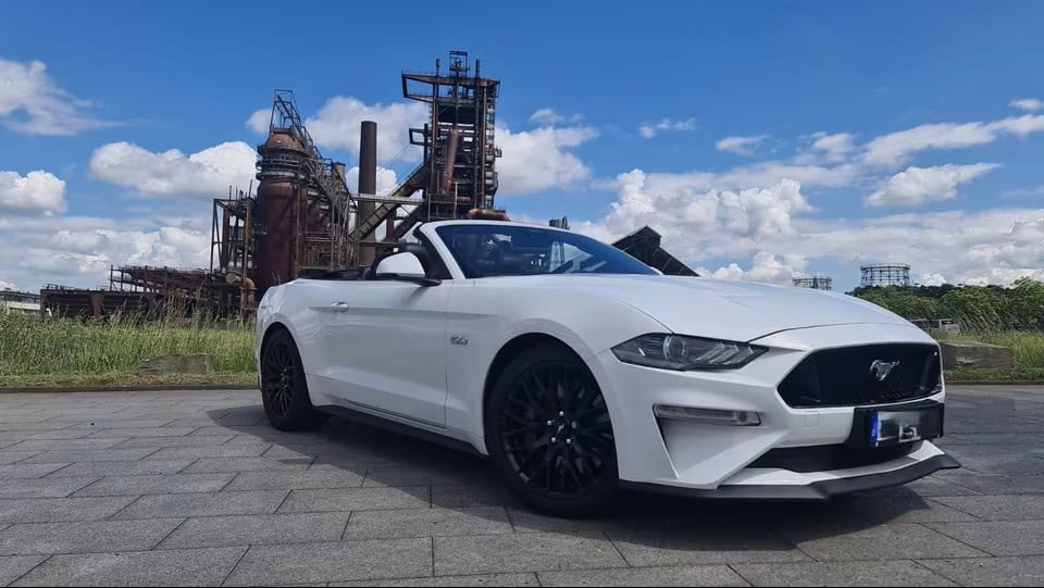 Ford Mustang GT Convertible side