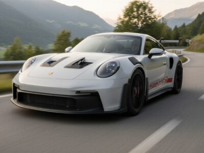 Rent Porsche 992 GT3 RS in Rosenheim Hero