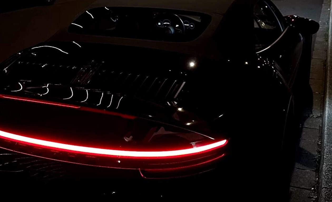 Rent Porsche 992 Carrera 4 GTS in Duisburg back