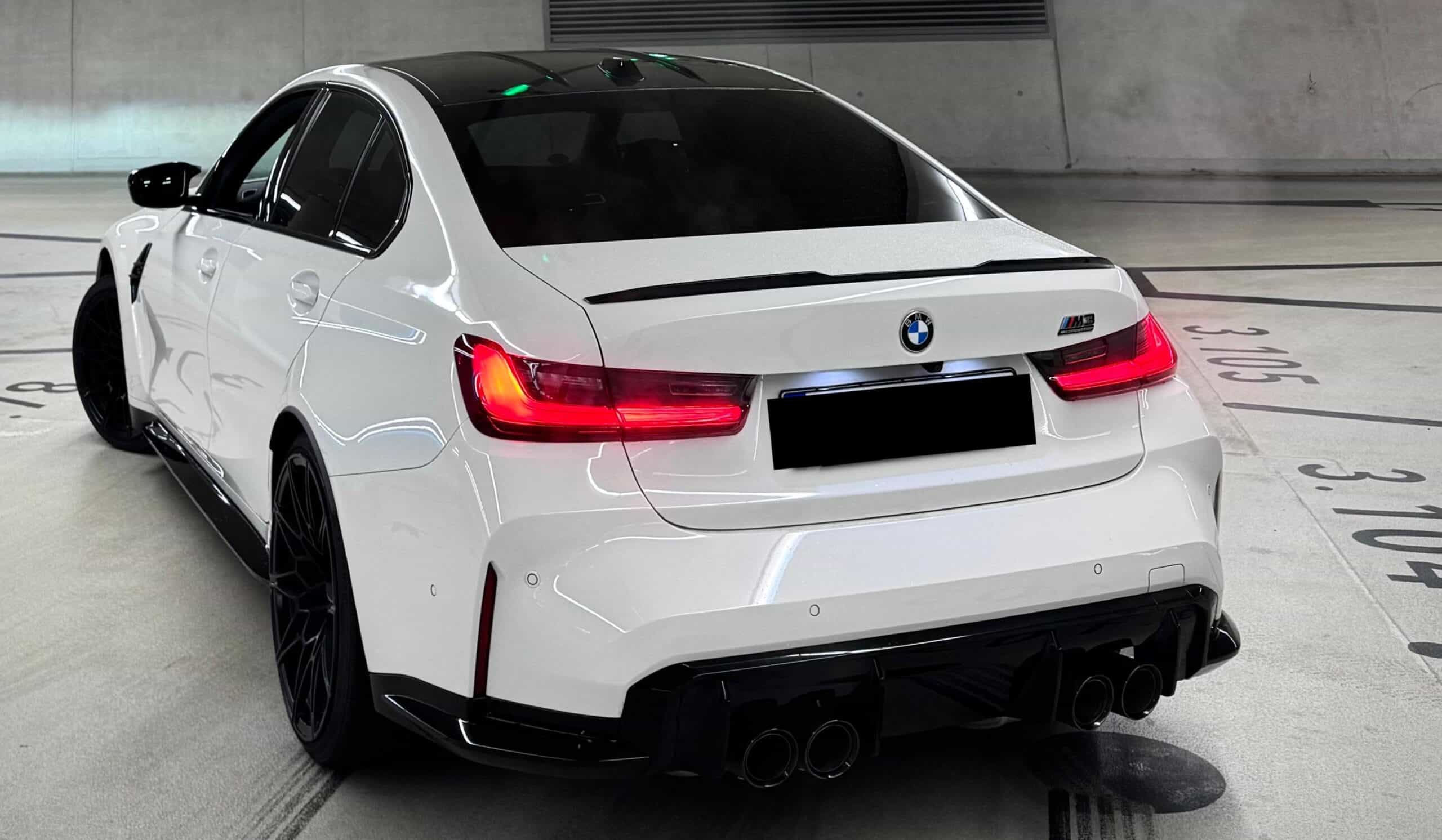 Rent BMW M3 Competition in Düsseldorf back