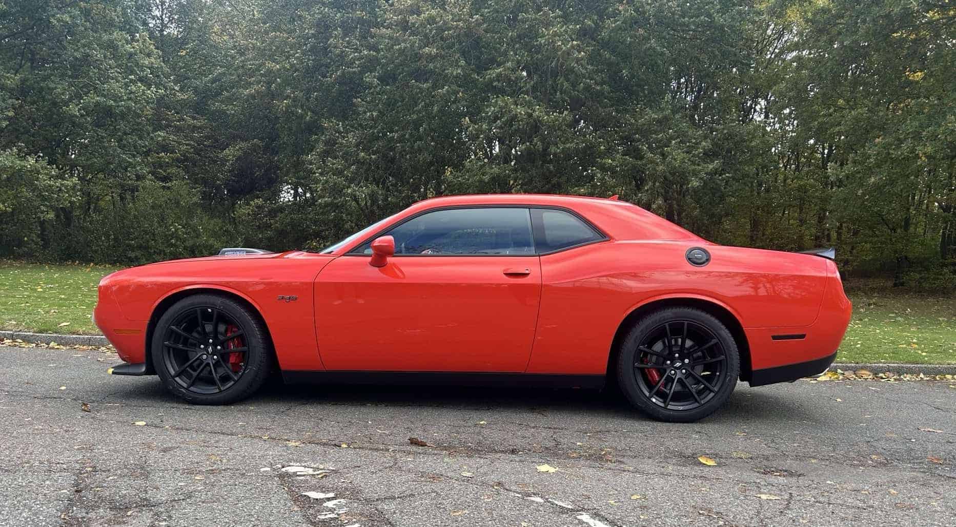 Dodge Challenger SRT in Aachen side