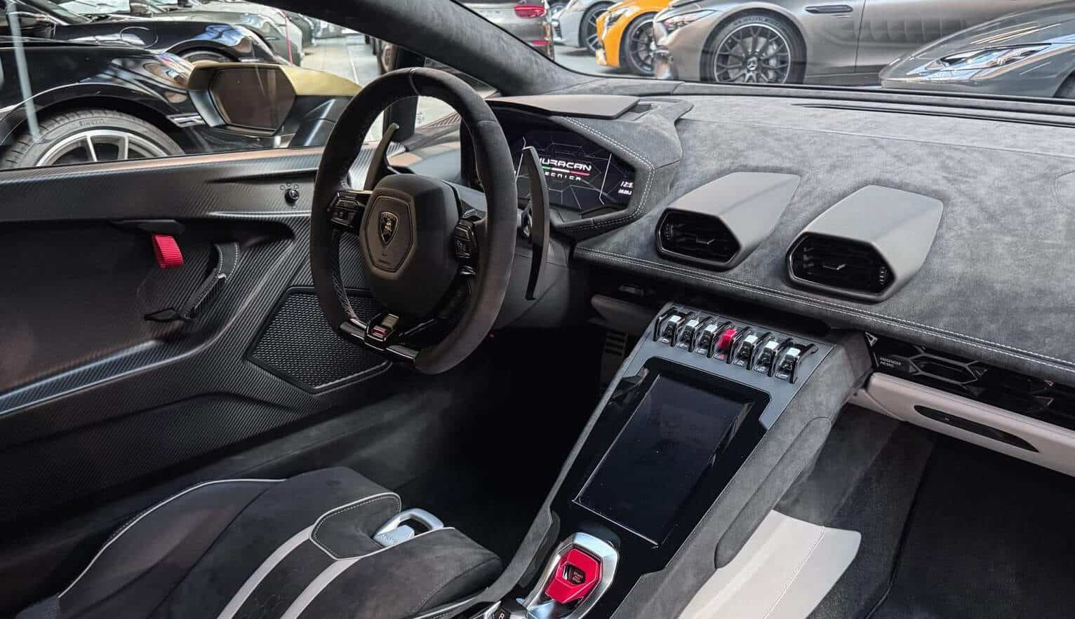 LAMBORGHINI HURACÁN TECNICA IN HAMBURG inside