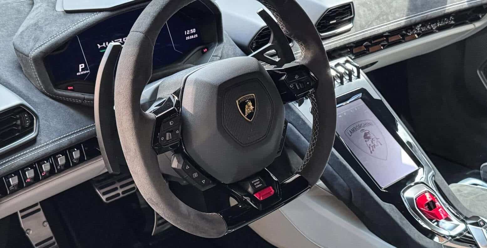 LAMBORGHINI HURACÁN TECNICA IN HAMBURG inside