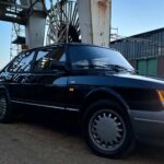 Rent Saab 900i Classic in Hamburg front