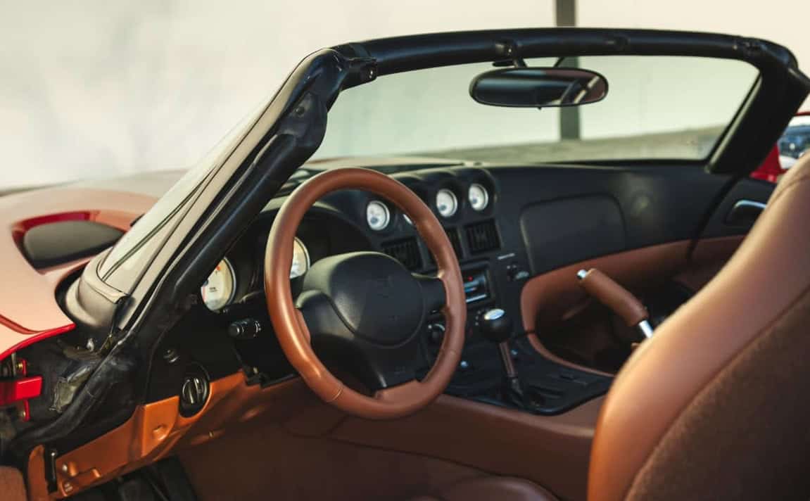 Rent Dodge Viper in Stuttgart inside