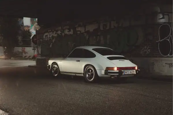 Rent Porsche 911 SC 3.0 in Hamburg Heck