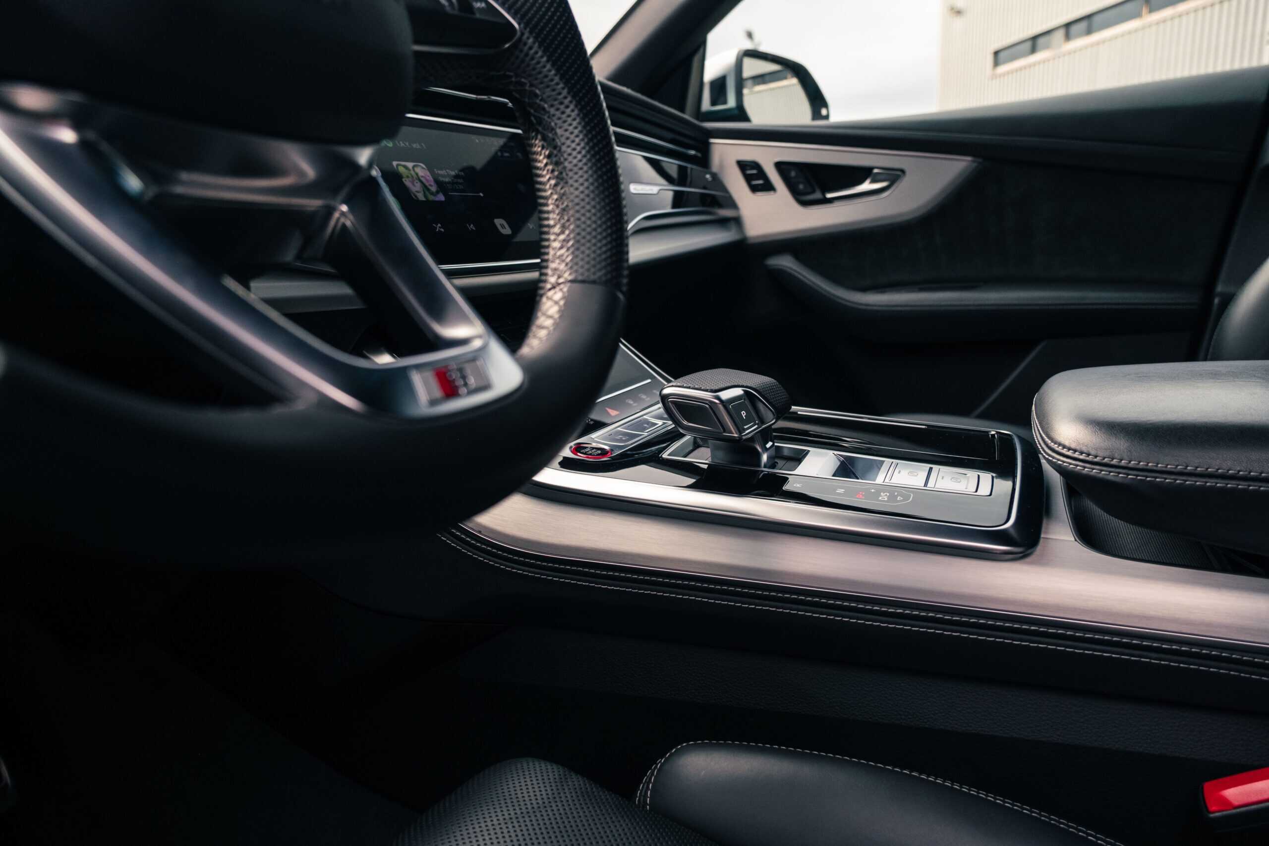 audi SQ8 Viena interior