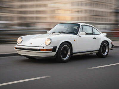 Rent Porsche 911 SC 3.0 in Hamburg Hero