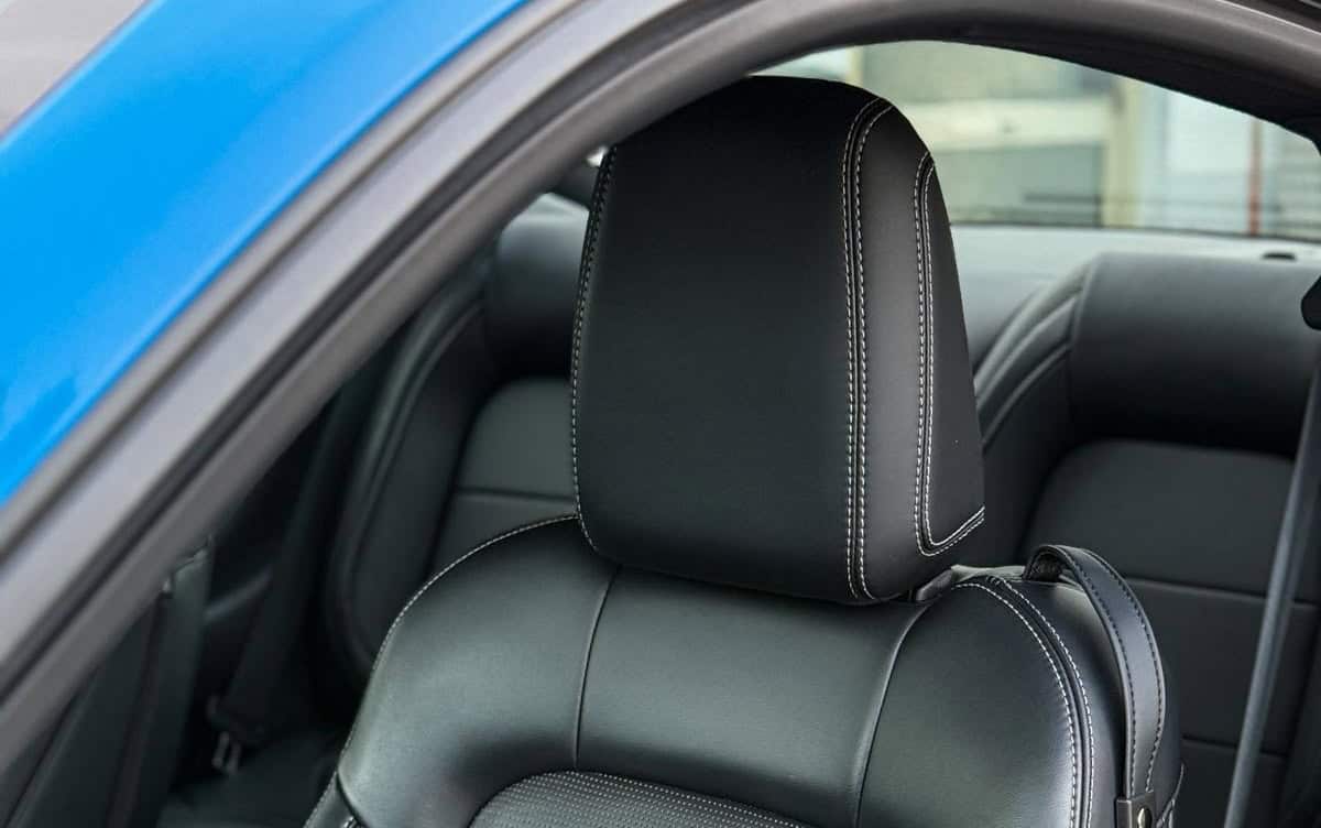 Rent Ford Mustang GT in Potsdam innenraum