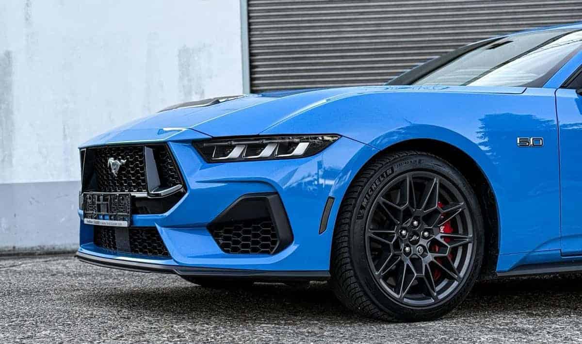 Rent Ford Mustang GT in Potsdam vorne