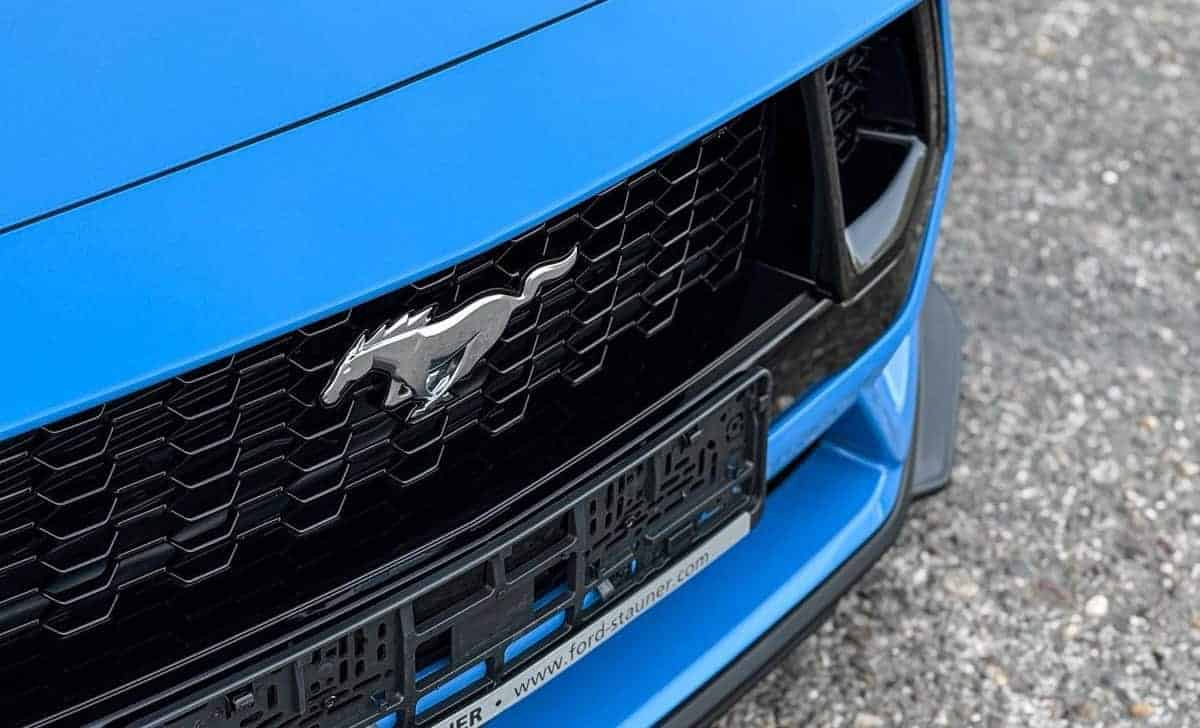 Rent Ford Mustang GT in Potsdam vorne