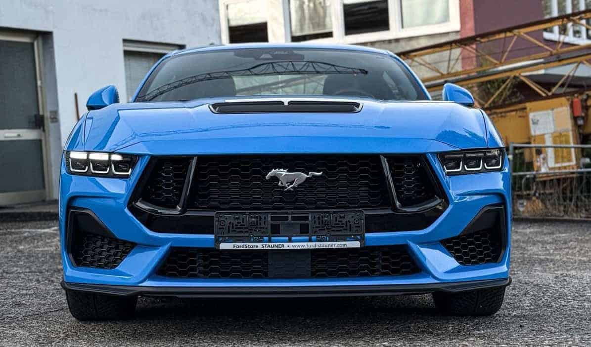 Rent Ford Mustang GT in Potsdam vorne