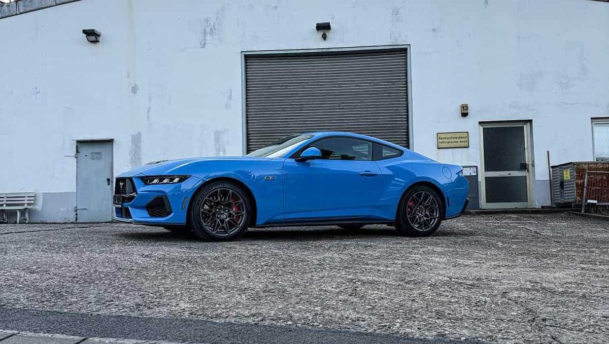 Rent Ford Mustang GT in Potsdam Seite