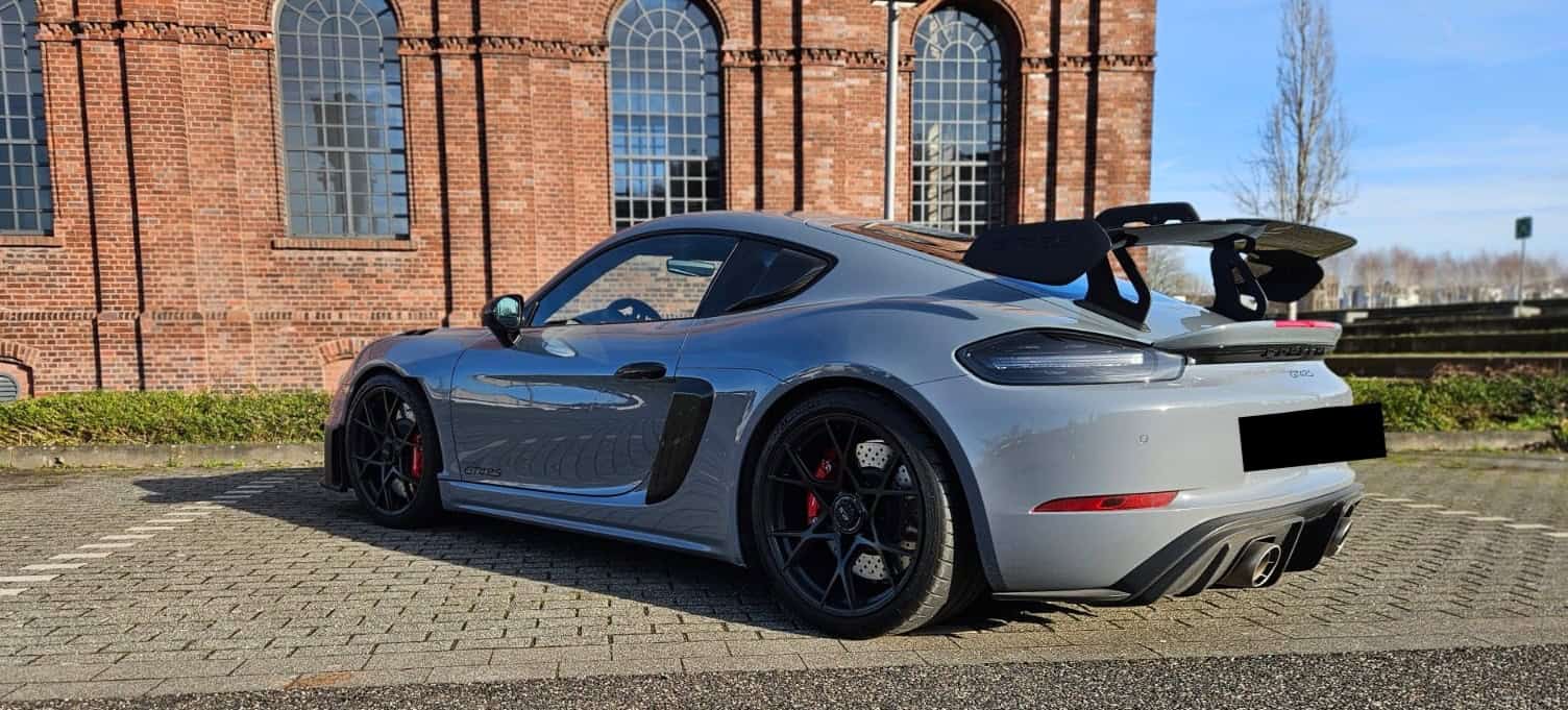 Rent Porsche 718 Cayman GT4 RS in Düren Heck