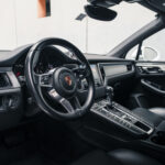 Rent Porsche Macan GTS in Vienna Interieur