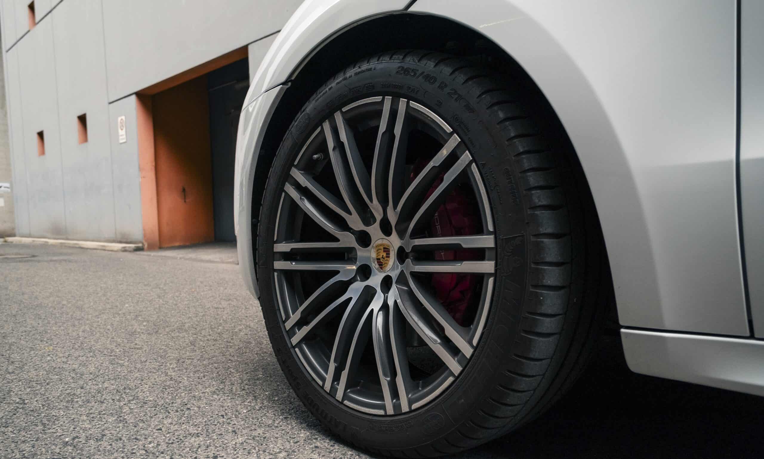 Rent Porsche Macan GTS in Vienna rad