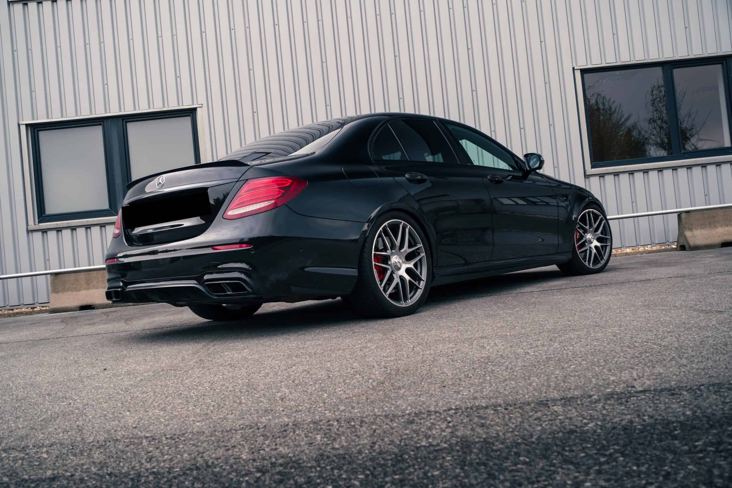 Rent Mercedes-AMG E63 S in Vienna back