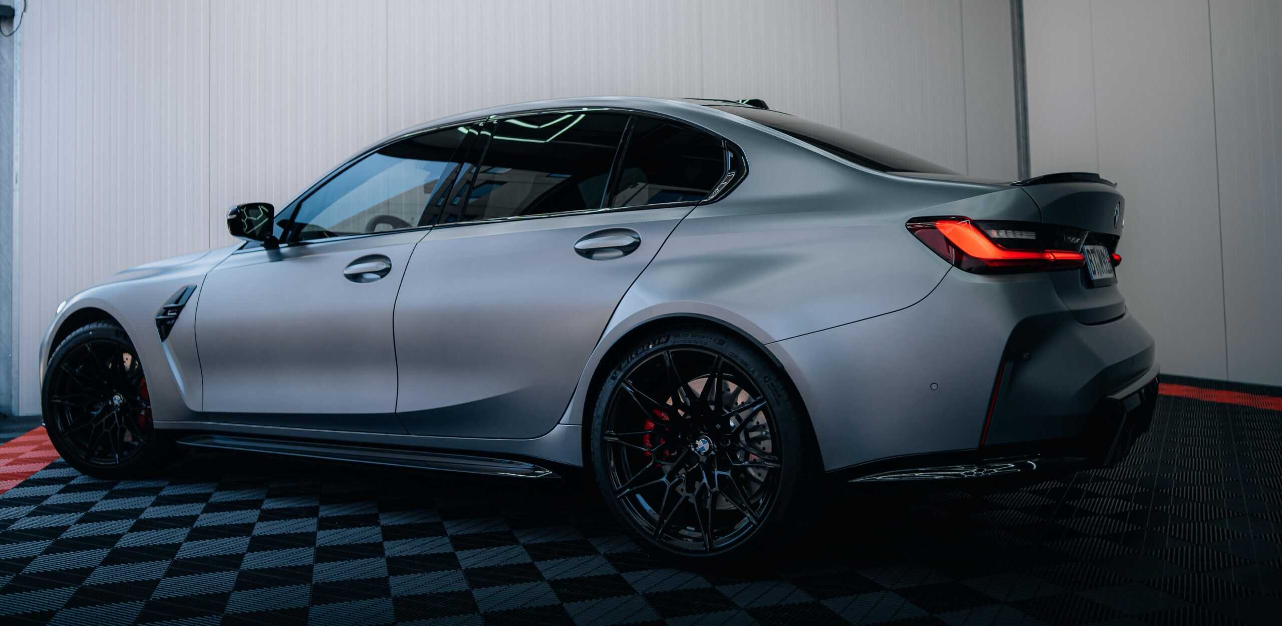 Rent BMW M3 Competition in Nuremberg back