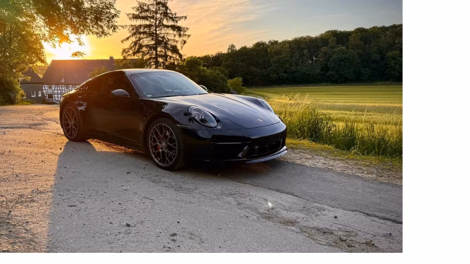 Porsche Carrera 4s Front left angle 2