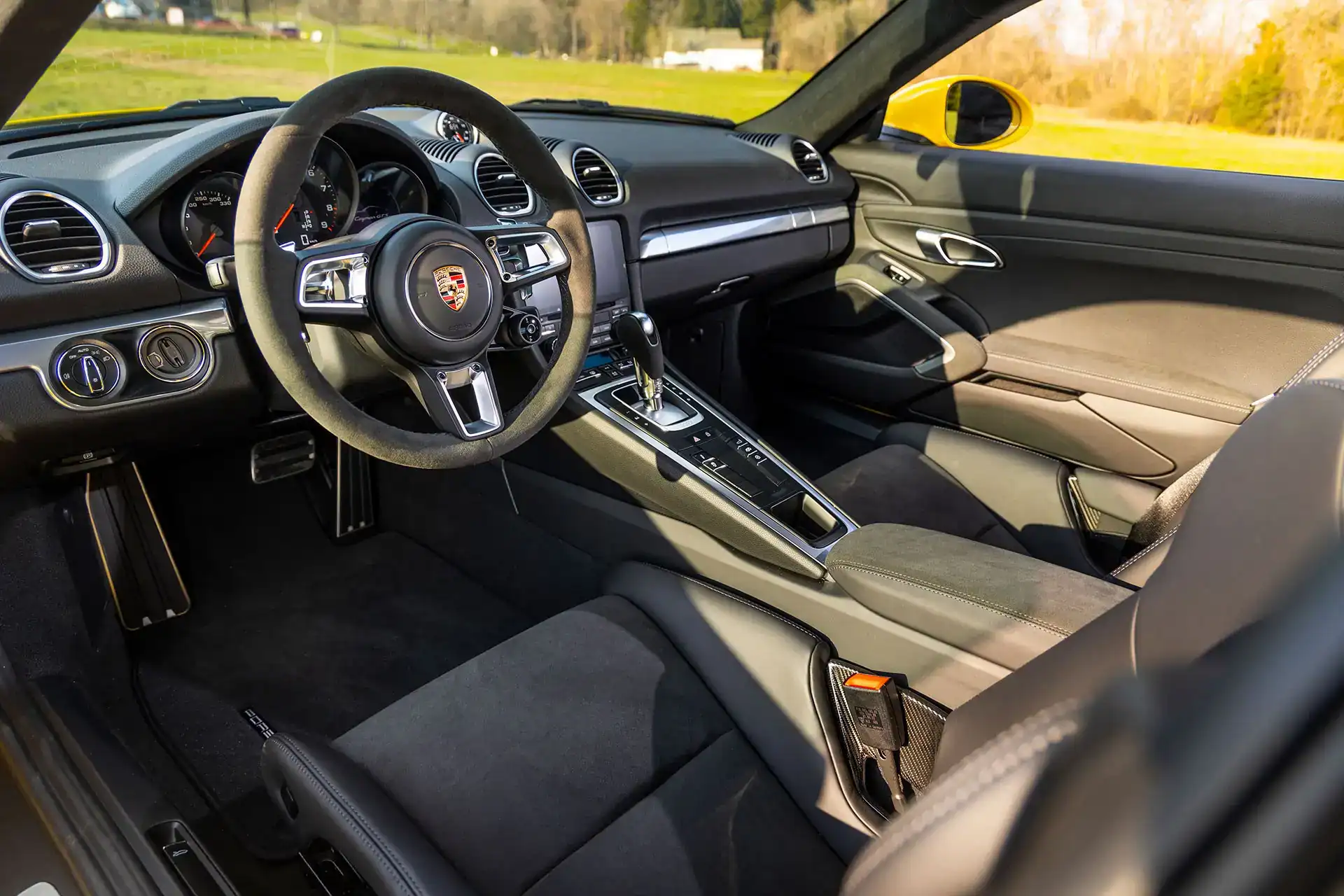 Porsche Cayman GTS 4.0 Interior Steering Wheel
